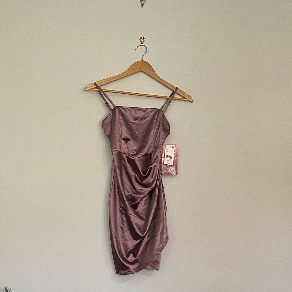 Emerald Sundae Juniors' Ruched Asymmetric Bodycon Dress - Picture 2 of 8